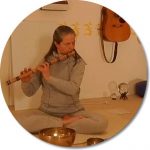 Mahashakti spielt Flöte für dich