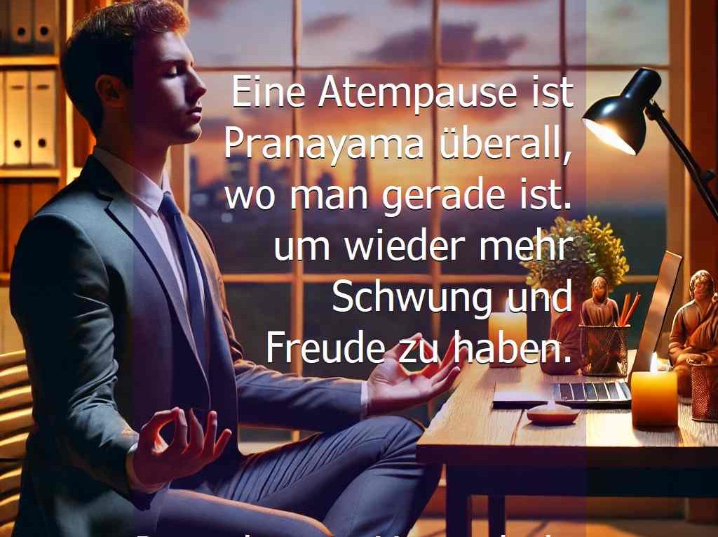 Mann im Anzug übt Pranayama bei Kerzenlicht im Büro - Atempause ist Pranayama am Arbeitsplat und überall - Atemübungen gegen Stress sind wirksam